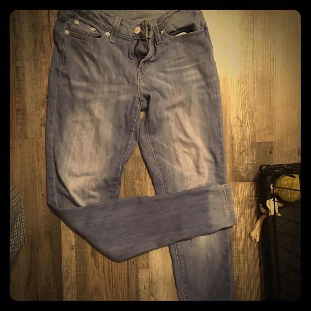Women’s Levi skinny jeans